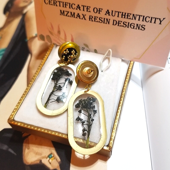 MzMax Resin Designs Black Dried Flowers Long Dangle Earrings - Picture 3 of 7